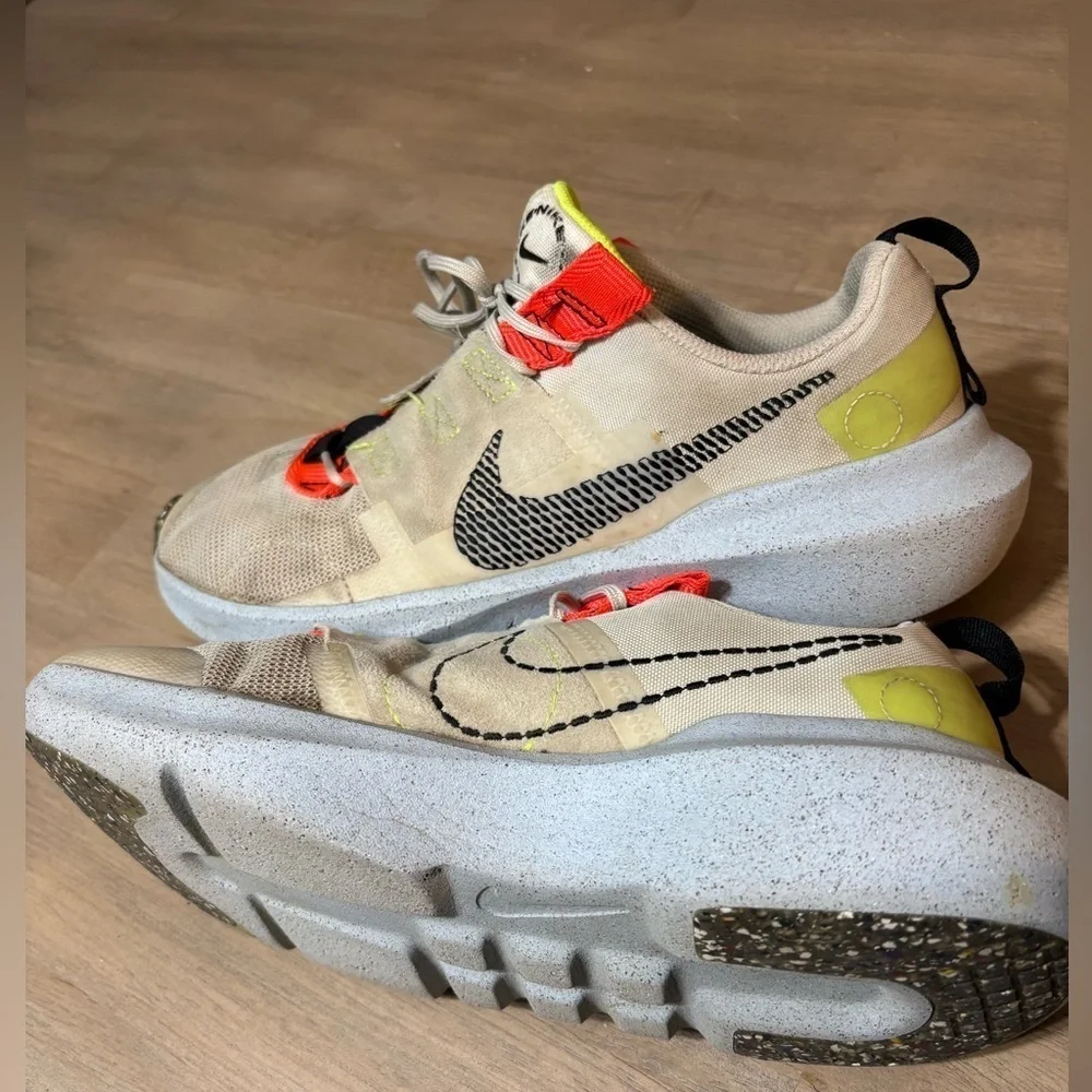 Nike Crater Impact size 7 Youth khaki, gray, black,green,orange